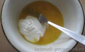 Рецепт оладий на сметане с зеленым луком - шаг 2