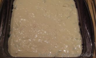 Рецепт пирога на кефире с брынзой и зеленью - шаг 12