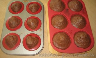 Рецепт шоколадного бисквита на кипятке - шаг 6