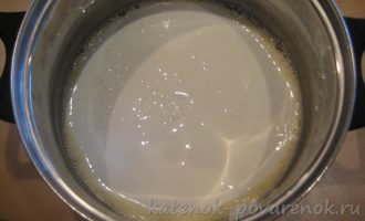Рецепт пирога на кефире с фаршем и луком - шаг 9