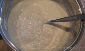 Рецепт пирога на кефире с фаршем и луком - шаг 12