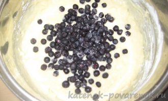 Рецепт кексов с черникой - шаг 6