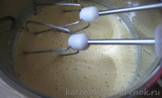 Рецепт шарлотки с черникой - шаг 2