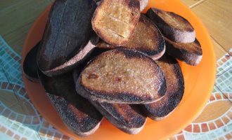 Рецепт хлеба к шашлыку, обжаренного на мангале