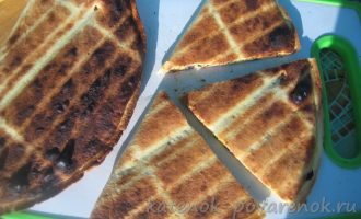 Рецепт кесадильи с сыром и зеленью на мангале - шаг 10