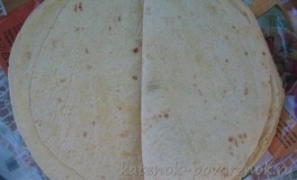 Рецепт кесадильи с сыром и зеленью на мангале - шаг 7
