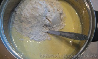 Рецепт пирога на кефире из куриного филе и картофеля - шаг 13