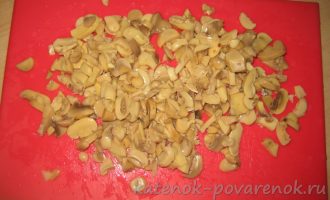 Рецепт пирога на кефире с грибами и курицей - шаг 6