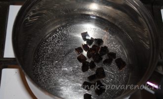 Овсяная каша с черносливом на воде - шаг 2