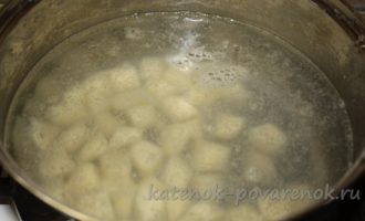Суп из фасоли, с сосисками и маринованными огурчиками - шаг 4