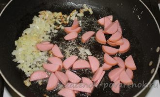 Суп из фасоли, с сосисками и маринованными огурчиками - шаг 8
