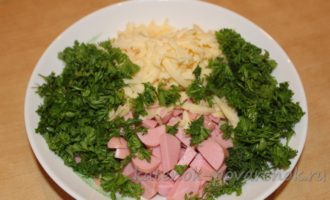 Наливной пирог с сосисками, сыром и зеленью на кефире - шаг 10