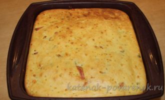 Наливной пирог с сосисками, сыром и зеленью на кефире - шаг 15