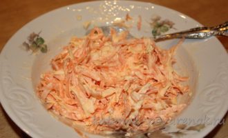 Салат из моркови с сыром и чесноком - шаг 4