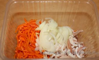 Салат из кальмаров с морковью по-корейски - шаг 4