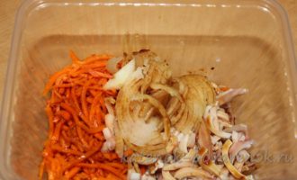 Салат из кальмаров с морковью по-корейски - шаг 5