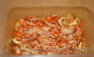 Салат из кальмаров с морковью по-корейски - шаг 7
