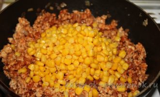 Кесадилья с куриным фаршем и кукурузой - шаг 8