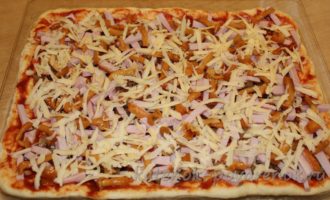 Пицца с карбонатом и маринованными опятами - шаг 11
