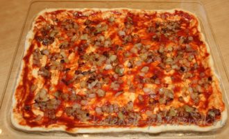 Пицца с карбонатом и маринованными опятами - шаг 6