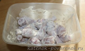 Шашлык из куриной голени в майонезно-чесночном маринаде – шаг 4