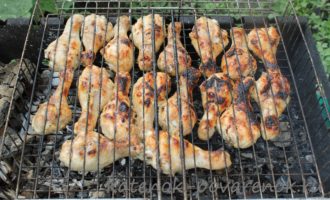Шашлык из куриной голени в майонезно-чесночном маринаде – шаг 6