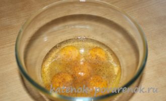 Брокколи с яйцами на сковороде – шаг 3