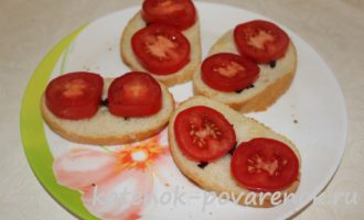 Горячие бутерброды с моцареллой и помидорами – шаг 7