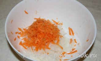 Салат из дайкона с морковью – шаг 2