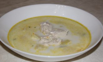 Нежный сливочный суп с куриным филе