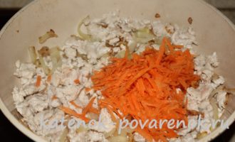 Мясной соус из куриного фарша с овощами – шаг 6