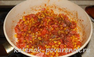 Кесадилья с кукурузой и сосисками – шаг 9