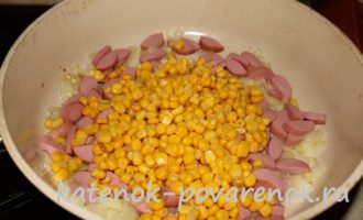 Кесадилья с кукурузой и сосисками – шаг 6