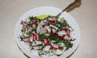 Салат из редиски с зеленью – шаг 6