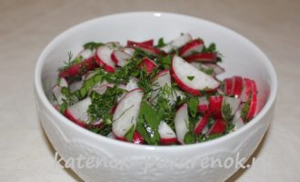 Салат из редиски с зеленью – шаг 7