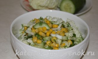 Салат из пекинской капусты с огурцом и кукурузой – шаг 7