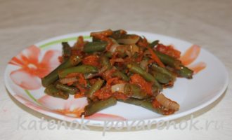 Зеленая фасоль в томатном соусе с овощами – шаг 10