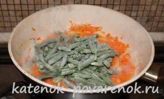 Зеленая фасоль в томатном соусе с овощами – шаг 6