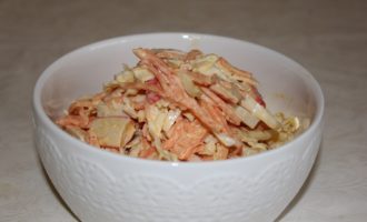 Салат из пекинской капусты с морковью по-корейски и крабовыми палочками