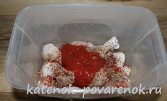 Шашлык из куриных ножек в томатном маринаде – шаг 3