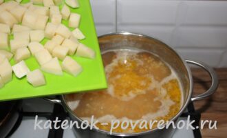 Суп из чечевицы, курицы и картофеля – шаг 12