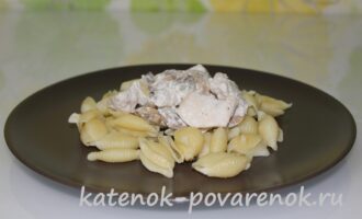 Куриное филе с шампиньонами в сливочном соусе – шаг 10