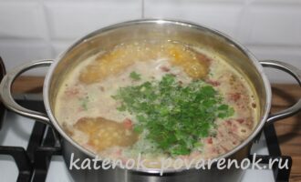 Суп из чечевицы с копченой колбасой и ароматными сухариками – шаг 13