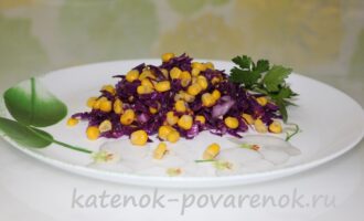 Салат из краснокочанной капусты и кукурузы – шаг 9