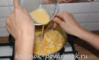 Суп с яйцом на курином бульоне – шаг 8