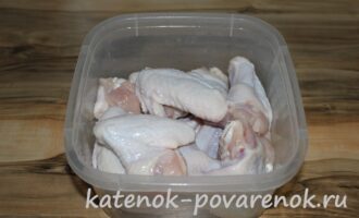 Жареные куриные крылышки в чесночно-майонезном соусе – шаг 1