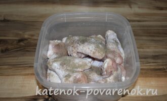 Жареные куриные крылышки в чесночно-майонезном соусе – шаг 2