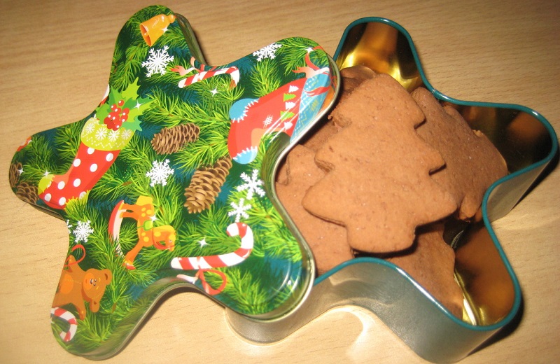 Новогоднее печенье с какао и корицей