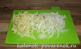 Салат из пекинской капусты с сыром – шаг 1