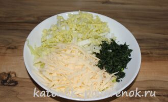 Салат из пекинской капусты с сыром – шаг 4